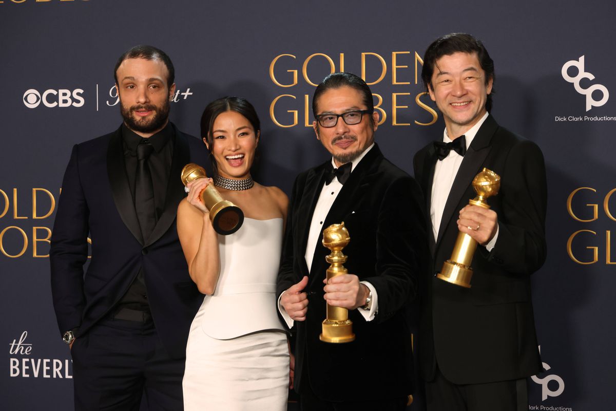 Imagini virale cu Nadia Comăneci la Globurile de Aur 2025 » Mesajul pentru Sebastian Stan, primul român câștigător al prestigiosului trofeu