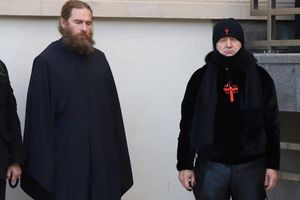 Imaginile zilei vin de la Catedrala Patriarhală » Cum s-a afișat Gigi Becali de Bobotează: în bocanci și pantaloni de piele