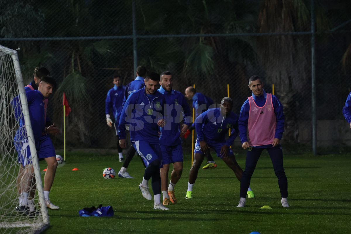 5 întrebări inedite cu Adrian Mihalcea: „Wow!” » Ce i-ar spune lui Mihalcea de la 15 ani, cum s-ar înțelege jucătorul Adi cu antrenorul de acum și ce metodă radicală adoptă pentru a scăpa de stres