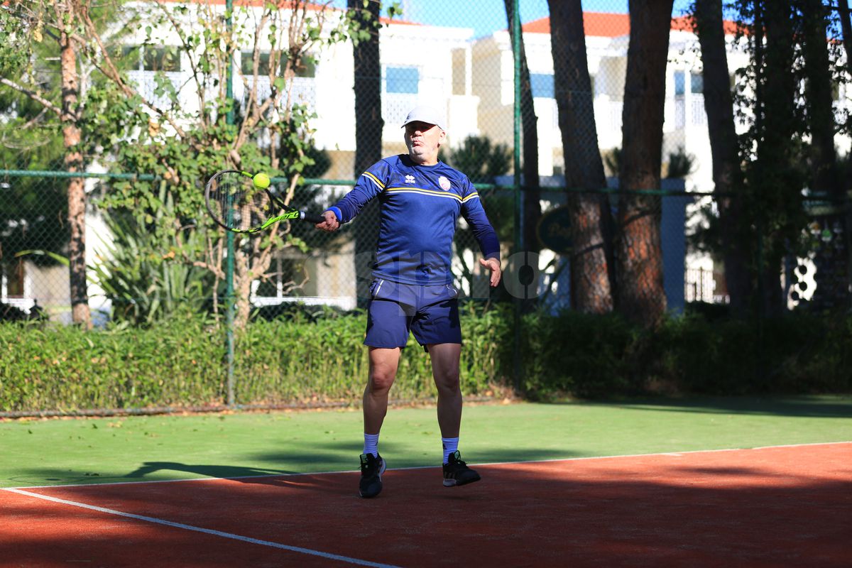 Valeriu Iftime joacă tenis în Antalya