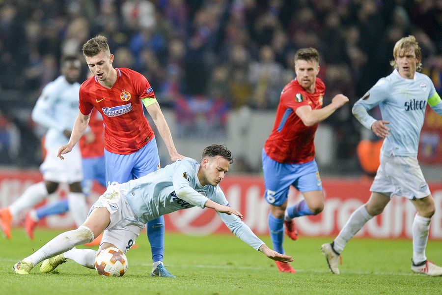 Alessandro Murgia, în duel cu Florin Tănase, în meciul FCSB - Lazio 1-0 Alessandro Murgia, interviu cu inima deschisă: „Există multe prejudecăți față de România!” + ce obiective și-a stabilit mijlocașul italian la U Cluj