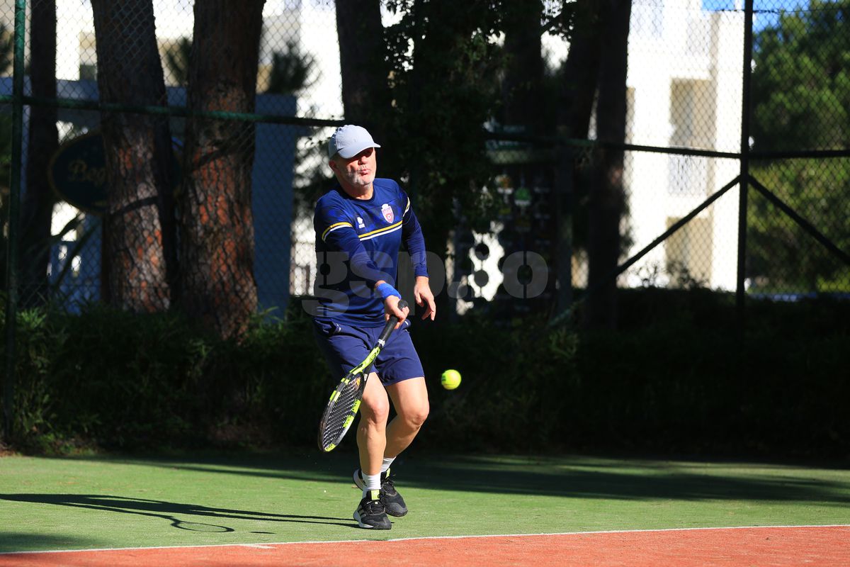 Valeriu Iftime joacă tenis în Antalya