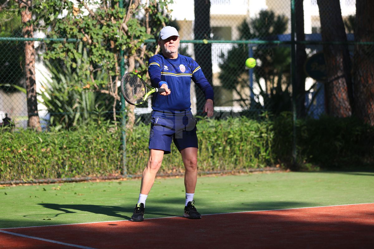 Valeriu Iftime joacă tenis în Antalya