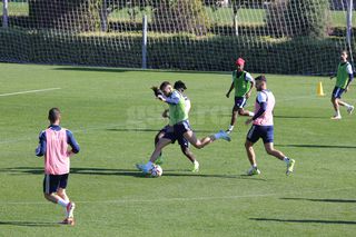 Antrenament fără „principal” » FC Botoșani îl așteaptă pe Leo Grozavu momit cu 10.000 de euro pe lună!