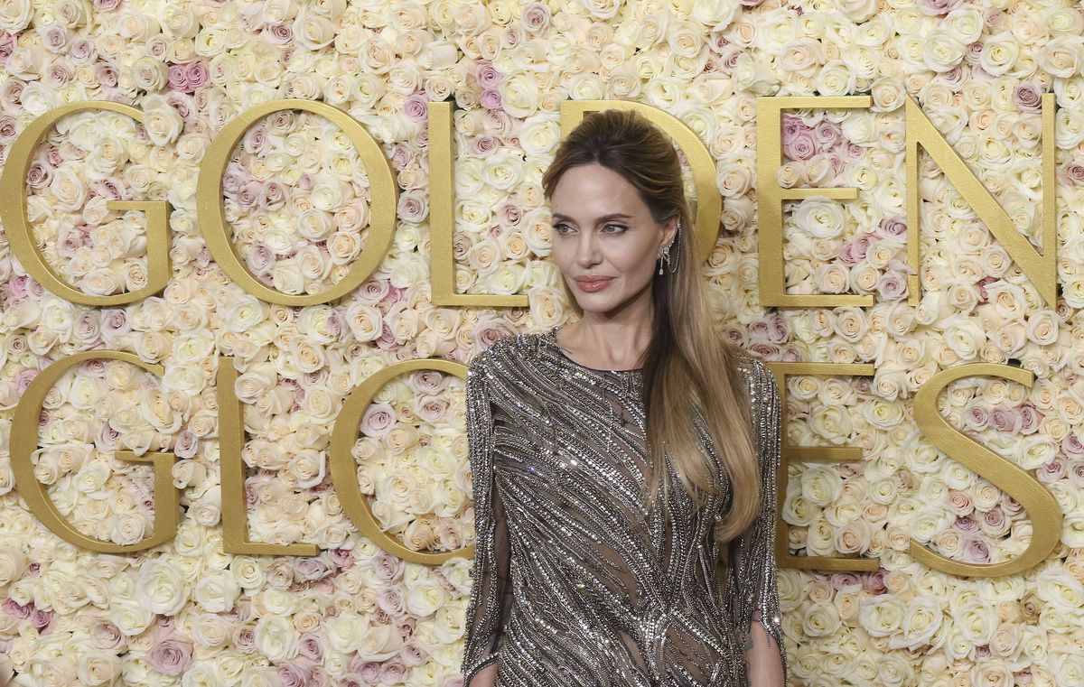 Imagini virale cu Nadia Comăneci la Globurile de Aur 2025 » Mesajul pentru Sebastian Stan, primul român câștigător al prestigiosului trofeu