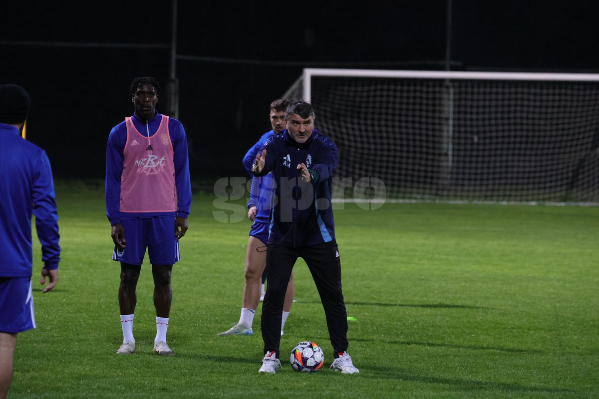 5 întrebări inedite cu Adrian Mihalcea: „Wow!” » Ce i-ar spune lui Mihalcea de la 15 ani, cum s-ar înțelege jucătorul Adi cu antrenorul de acum și ce metodă radicală adoptă pentru a scăpa de stres