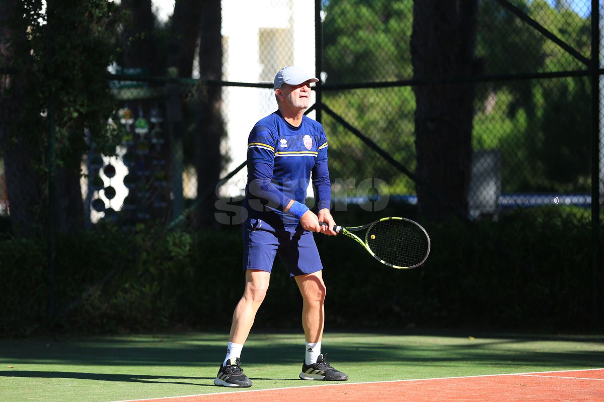 Valeriu Iftime joacă tenis în Antalya