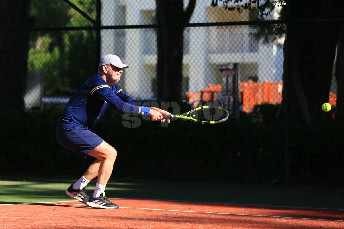 Valeriu Iftime joacă tenis în Antalya