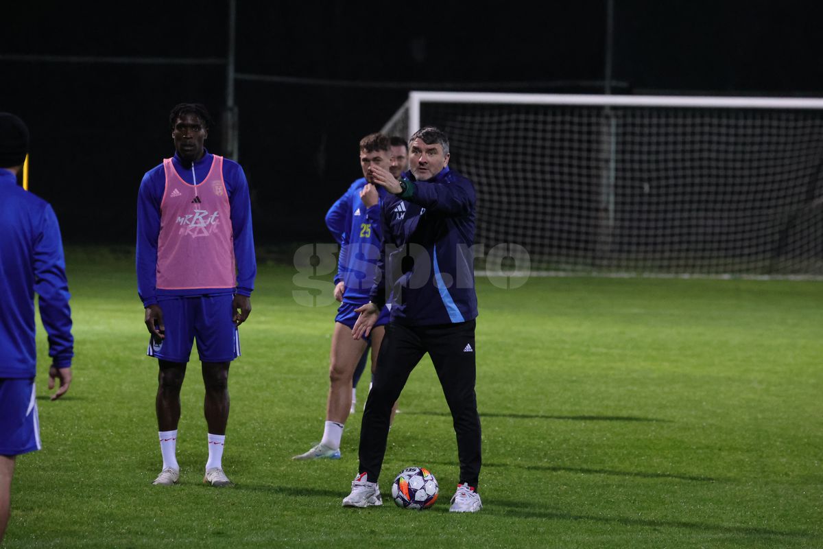 5 întrebări inedite cu Adrian Mihalcea: „Wow!” » Ce i-ar spune lui Mihalcea de la 15 ani, cum s-ar înțelege jucătorul Adi cu antrenorul de acum și ce metodă radicală adoptă pentru a scăpa de stres