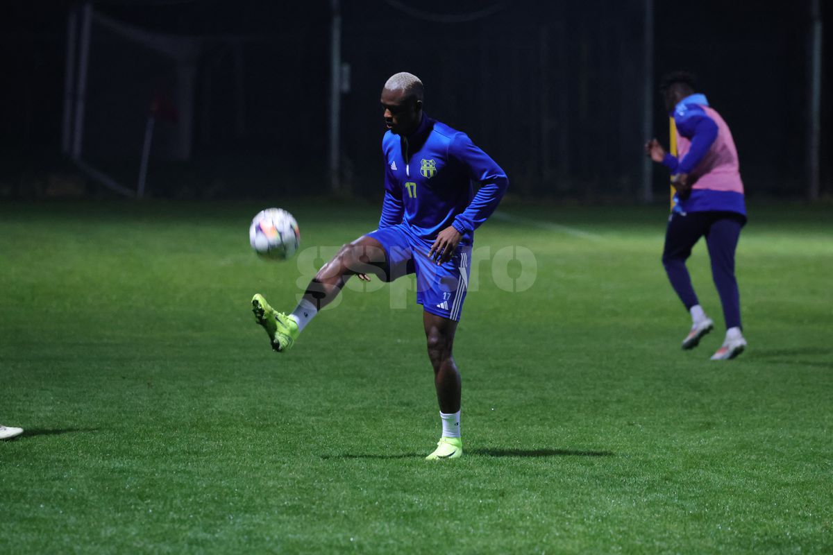 5 întrebări inedite cu Adrian Mihalcea: „Wow!” » Ce i-ar spune lui Mihalcea de la 15 ani, cum s-ar înțelege jucătorul Adi cu antrenorul de acum și ce metodă radicală adoptă pentru a scăpa de stres