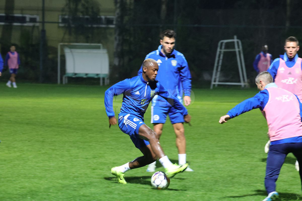 5 întrebări inedite cu Adrian Mihalcea: „Wow!” » Ce i-ar spune lui Mihalcea de la 15 ani, cum s-ar înțelege jucătorul Adi cu antrenorul de acum și ce metodă radicală adoptă pentru a scăpa de stres