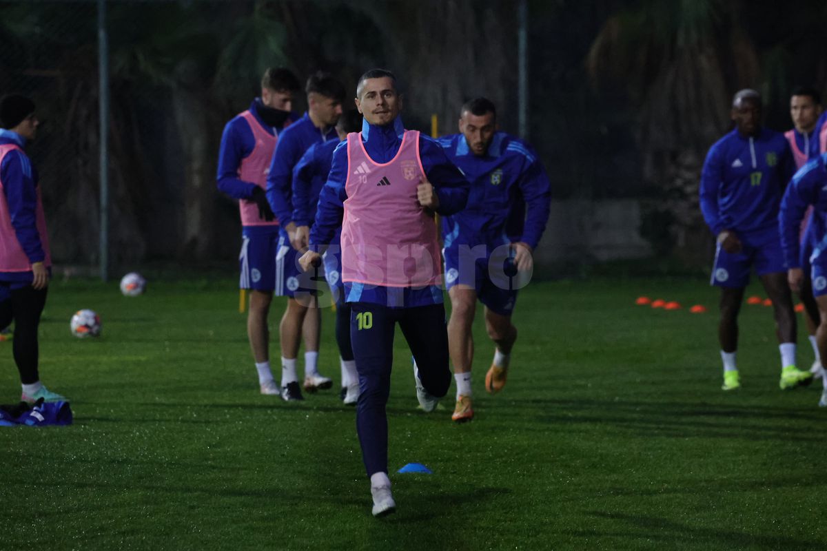 5 întrebări inedite cu Adrian Mihalcea: „Wow!” » Ce i-ar spune lui Mihalcea de la 15 ani, cum s-ar înțelege jucătorul Adi cu antrenorul de acum și ce metodă radicală adoptă pentru a scăpa de stres