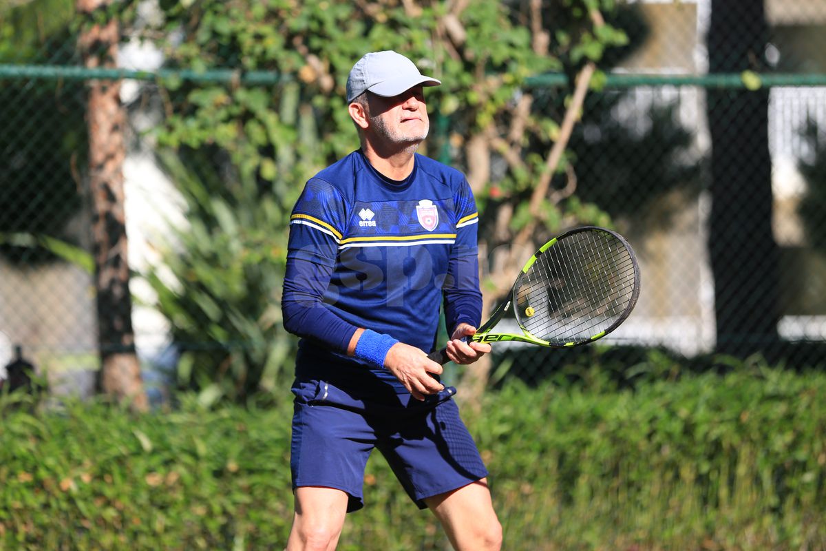 Valeriu Iftime joacă tenis în Antalya