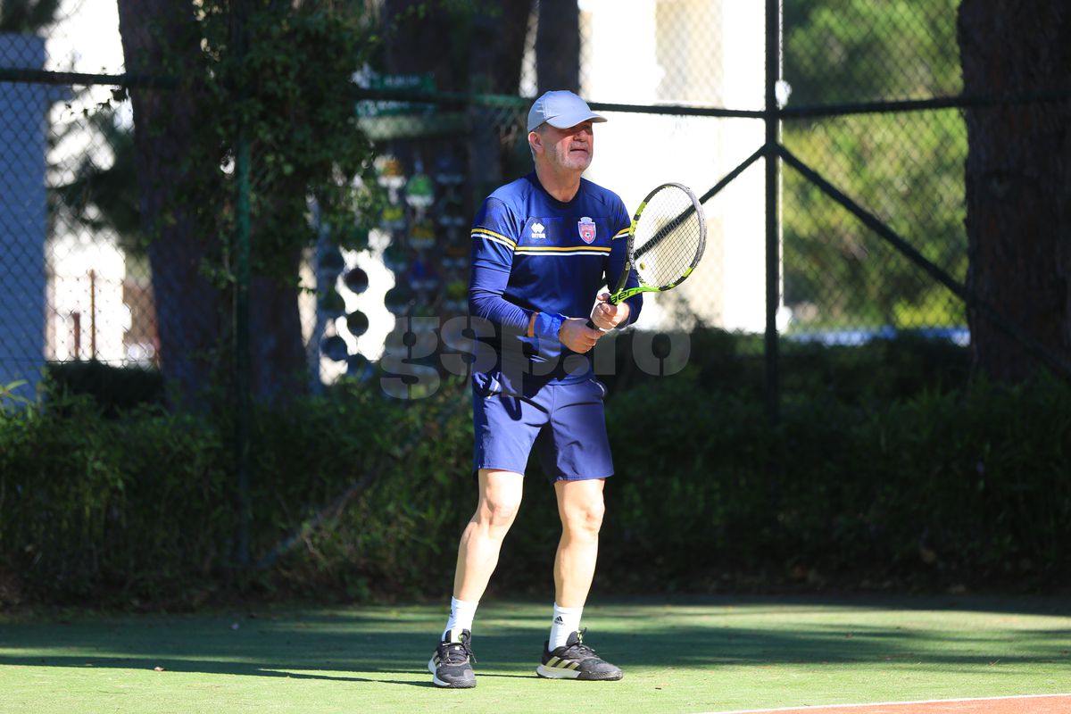 Valeriu Iftime joacă tenis în Antalya