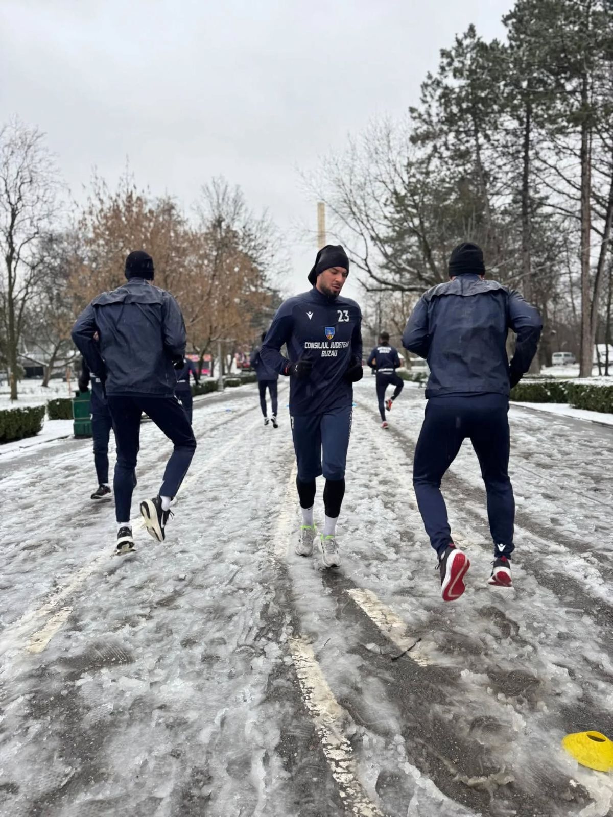 Antrenament ca în anii 2000 » Unde s-a pregătit echipa care visează la Superliga