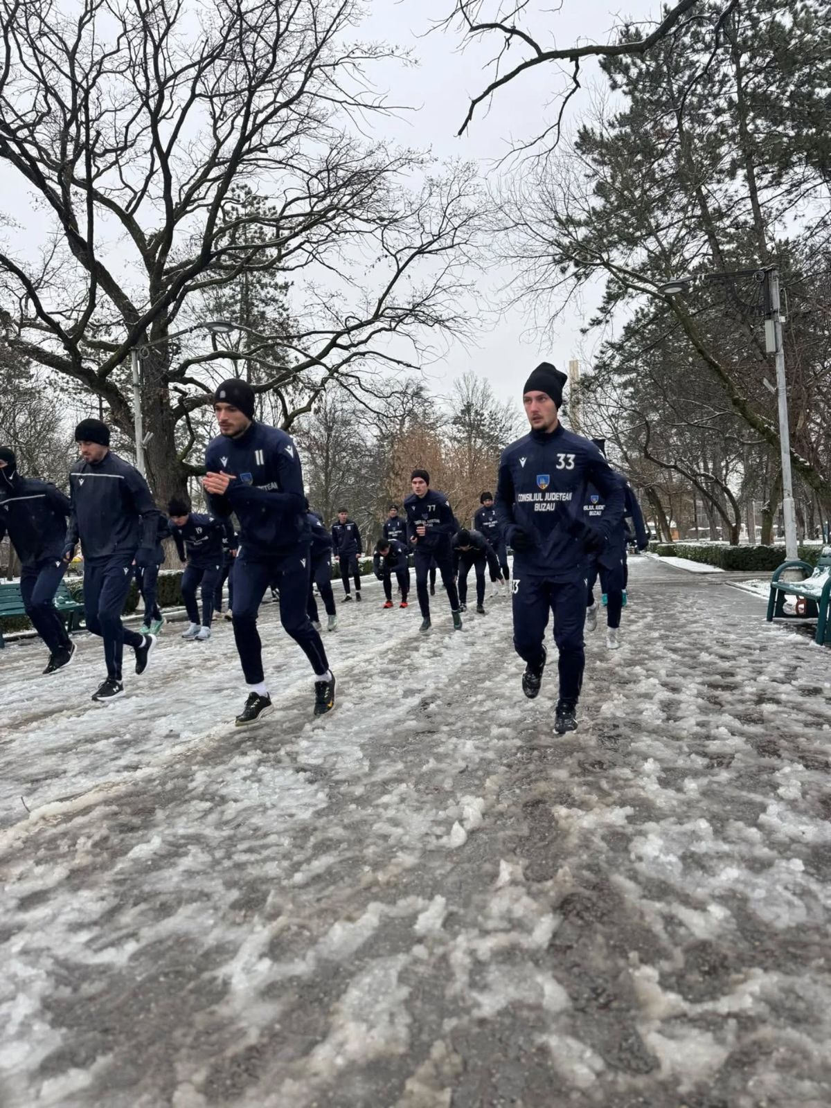 Metalul Buzău s-a antrenat în parc