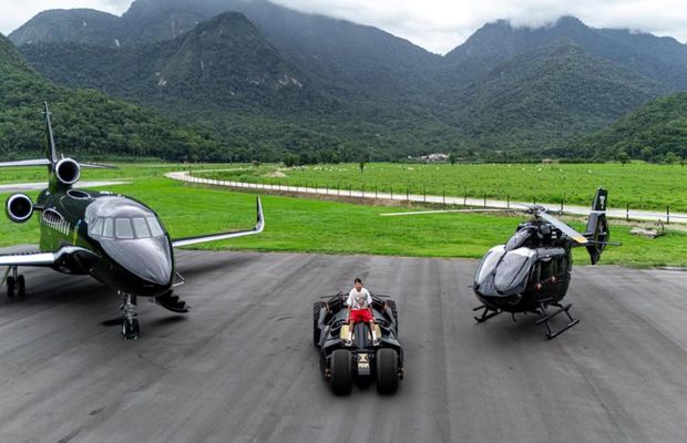 Direct din filmele cu Batman » Neymar și-a prezentat colecția evaluată la 57 de milioane de euro