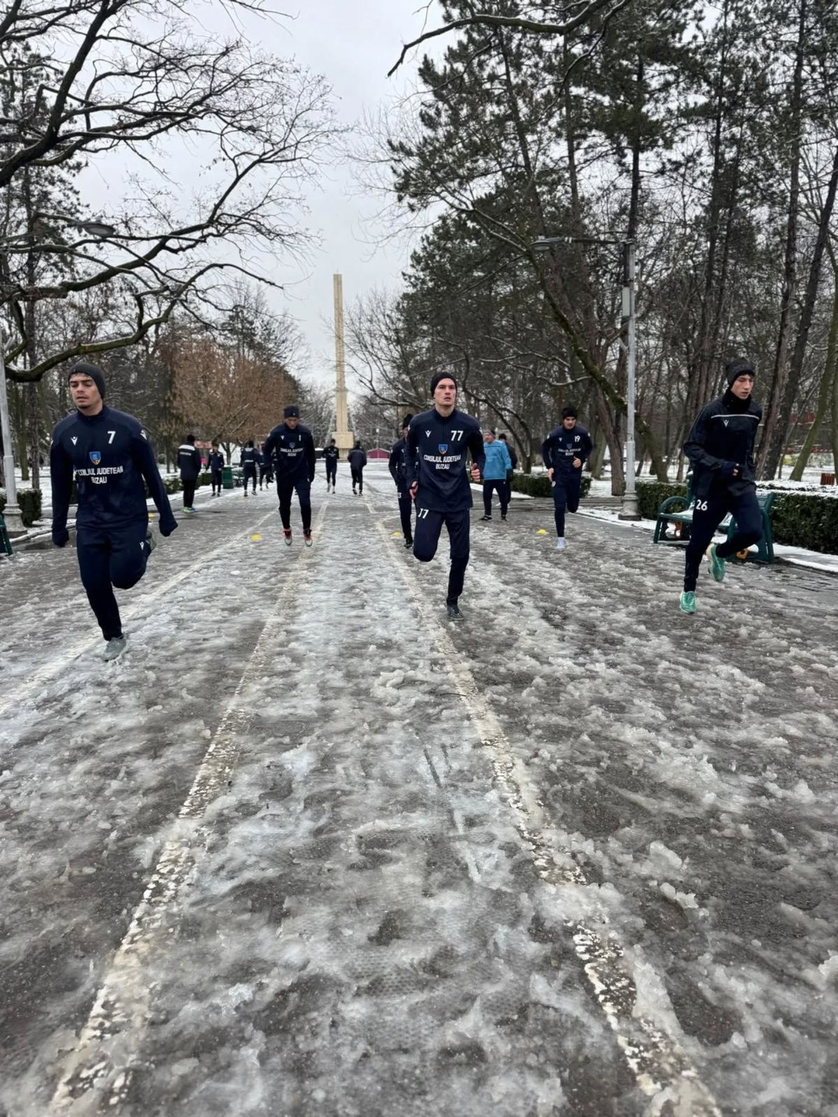 Metalul Buzău s-a antrenat în parc