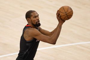 Superstarul lui Houston Rockets a marcat coșul victoriei în fața fostei sale echipe: „Am fost dat afară. Chiar dacă sunt bătrân, încă pot juca”