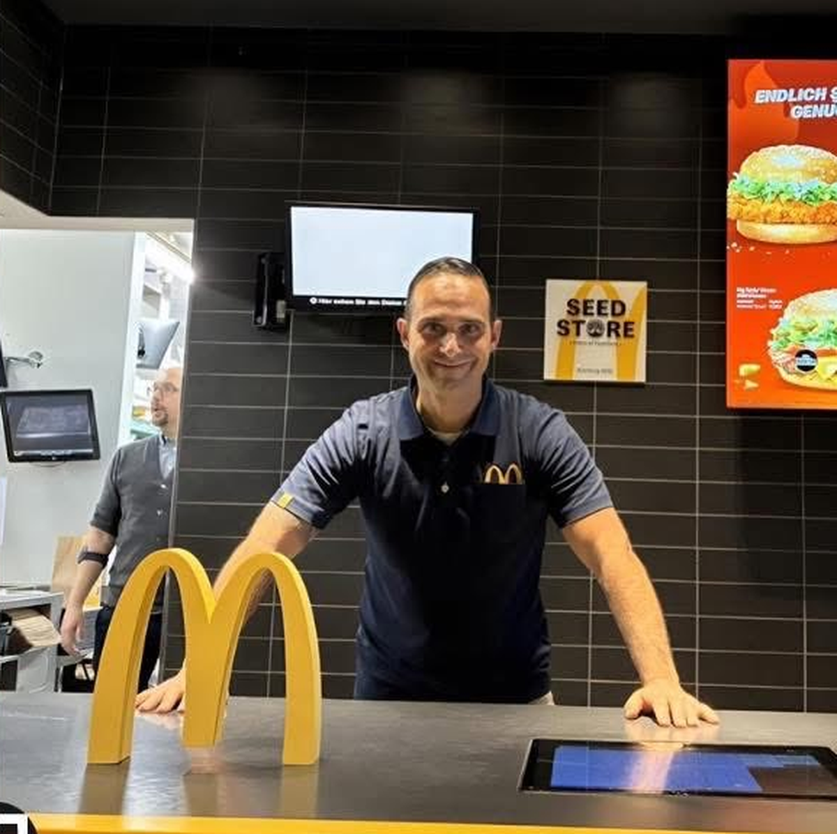 Fostul antrenor din prima ligă s-a angajat la McDonald’s: „Sunt aici să învăț”