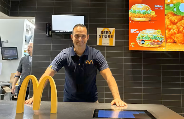 Fostul antrenor din prima ligă s-a angajat la McDonald’s: „Sunt aici să învăț”