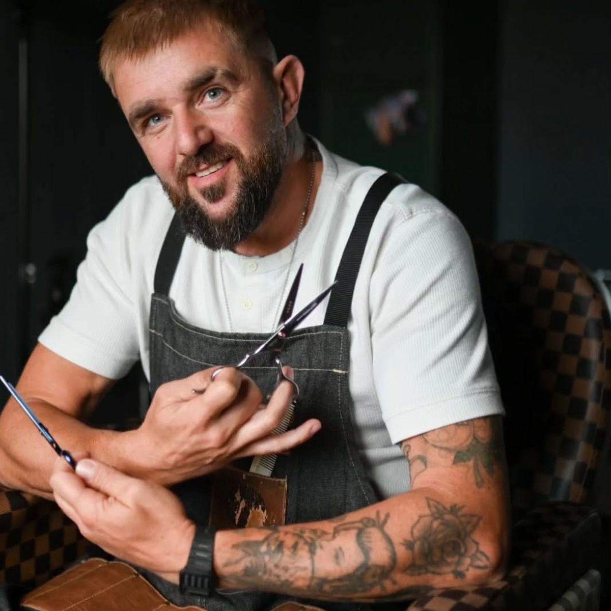 Frizerul din Agigea care vânează iepuri și fazani a apărut la „Desafio. Aventura” cu chipul lui Cătălin Hîldan tatuat pe corp