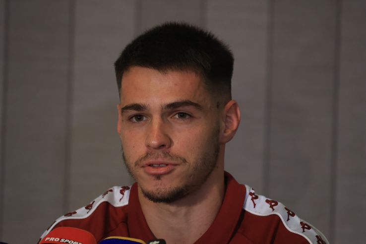 Daniel Paraschiv, prima conferință în tricoul Rapidului // FOTO: Ionuț Iordache (GSP)