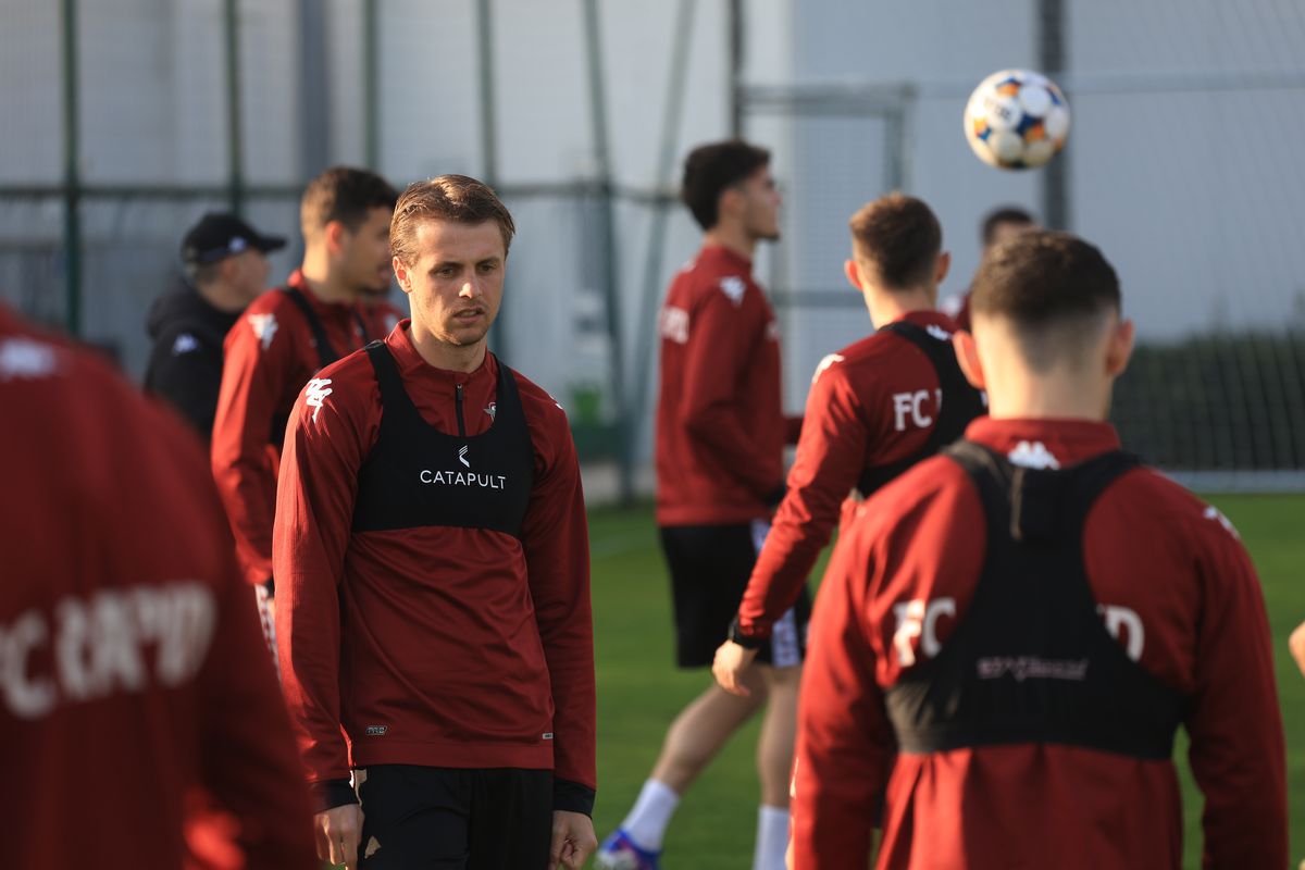 3 detalii inedite de la antrenamentul Rapidului: de ce s-a răstit Gâlcă chiar și la nou-venitul Paraschiv