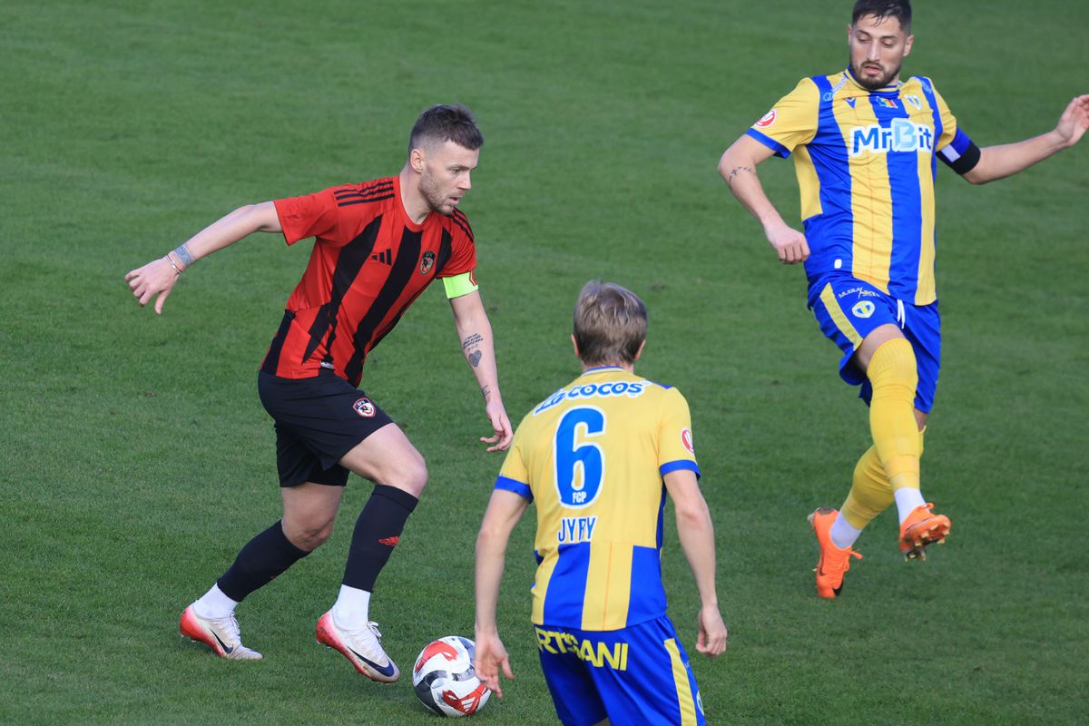 Două goluri în Petrolul - Gaziantep » Neagoe s-a enervat la primul amical al „lupilor”, împotriva lui Sorescu și Maxim