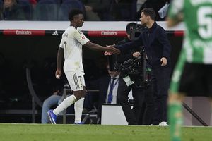 Vinicius a dat răspunsul la oferta lui Chelsea! + De cine i s-a plâns lui Xabi Alonso