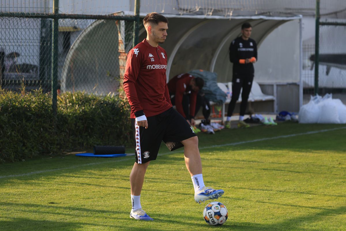 Daniel Paraschiv, la prima conferință la Rapid: „Cariera mea nu e în groapă! Ofertă de la Dinamo?”