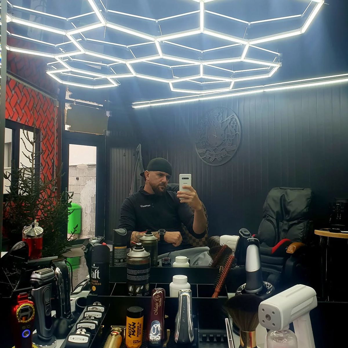 Frizerul din Agigea care vânează iepuri și fazani a apărut la „Desafio. Aventura” cu chipul lui Cătălin Hîldan tatuat pe corp