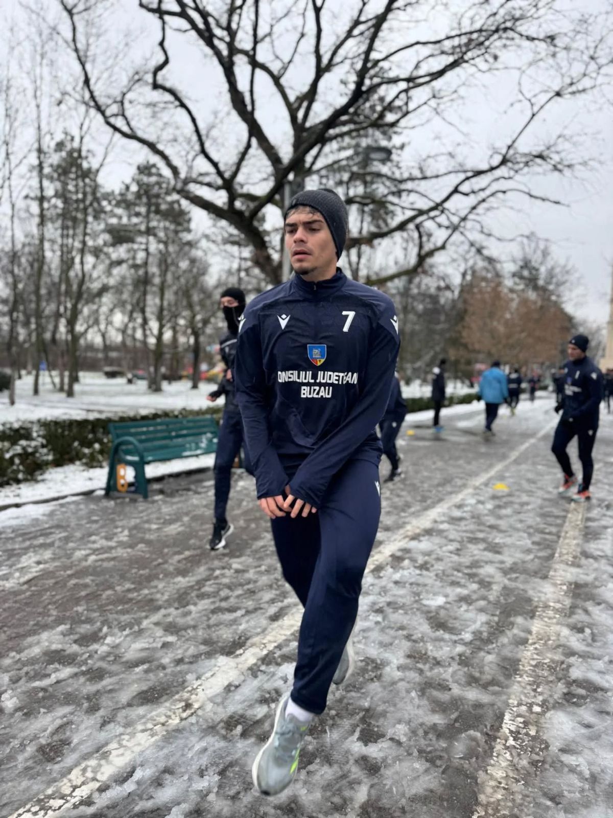 Antrenament ca în anii 2000 » Unde s-a pregătit echipa care visează la Superliga