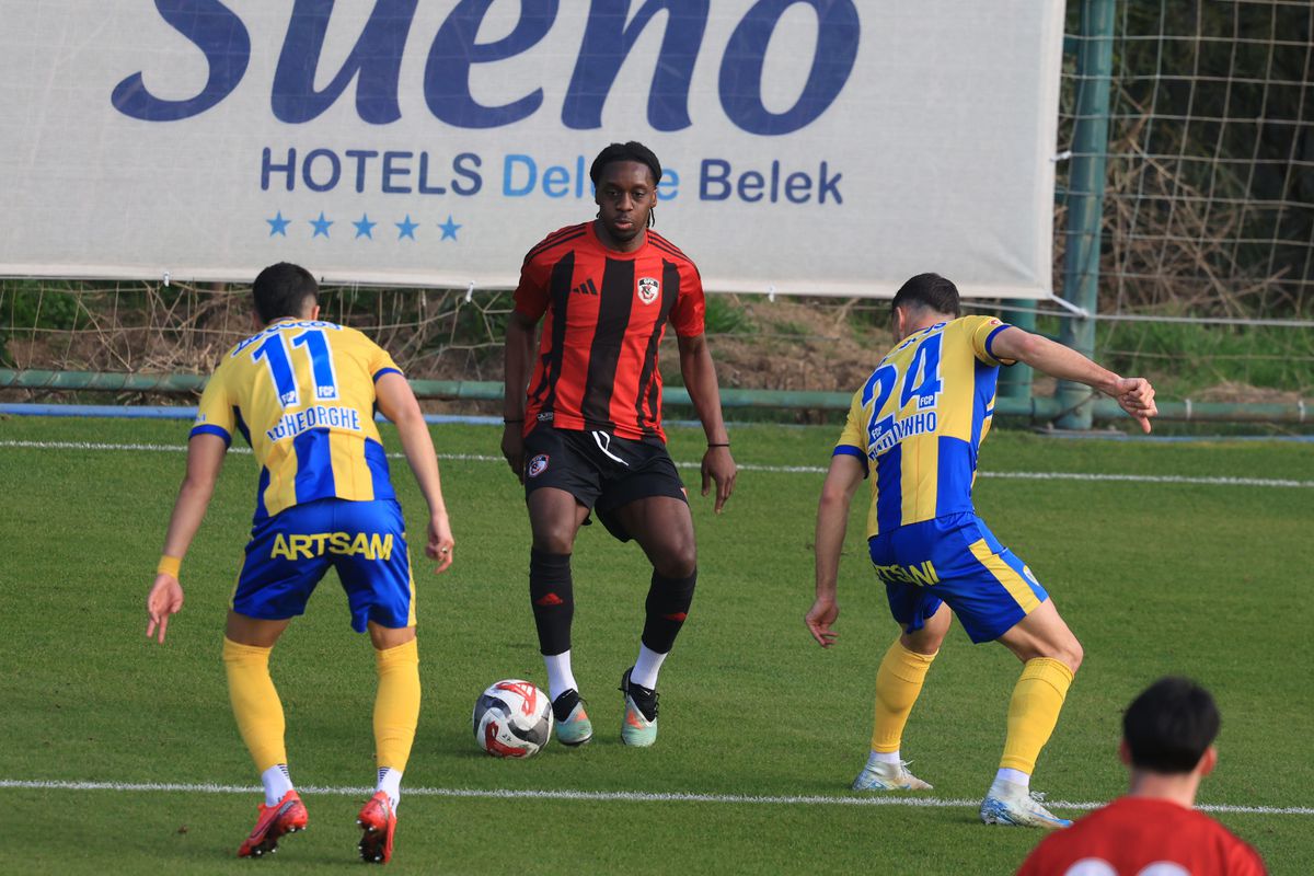 Două goluri în Petrolul - Gaziantep » Neagoe s-a enervat la primul amical al „lupilor”, împotriva lui Sorescu și Maxim