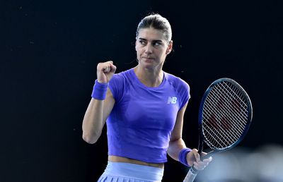 Sorana Cîrstea, victorie cu Jelena Ostapenko și calificare în „optimi” la Brisbane! Urmează duelul cu liderul mondial Aryna Sabalenka