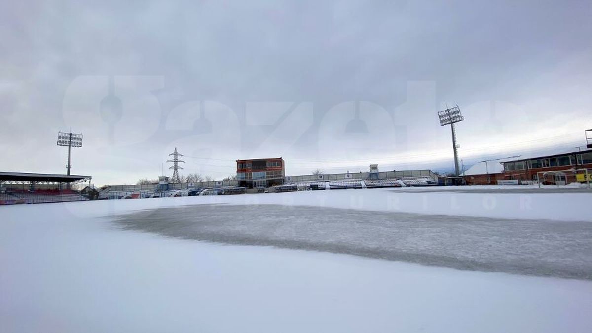 EXCLUSIV VIDEO + FOTO UPDATE Se lucrează din greu la stadionul din Voluntari » Gazonul e gata de meci