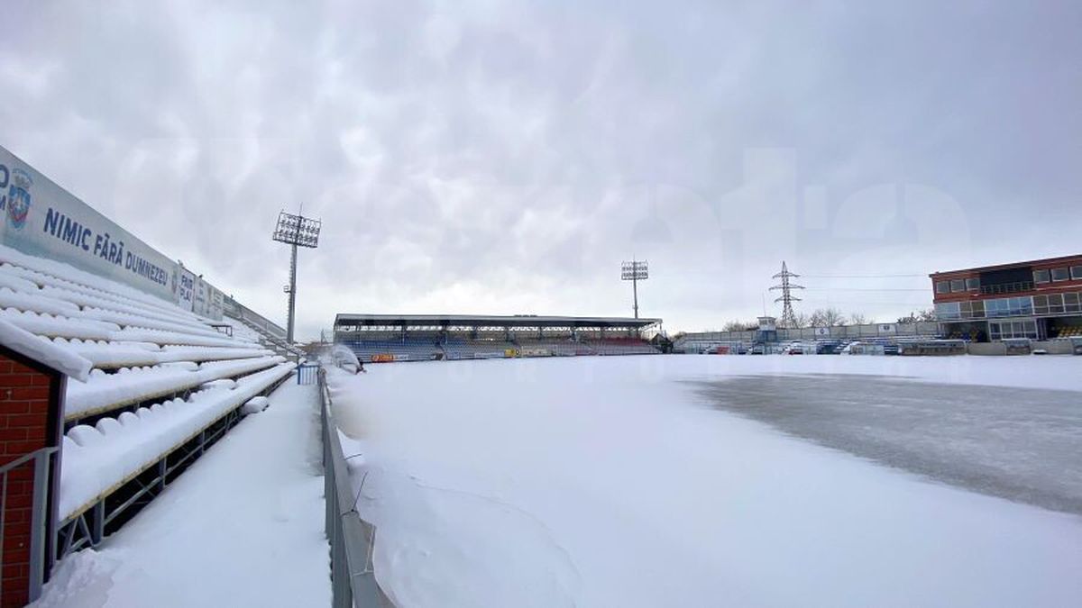 EXCLUSIV VIDEO + FOTO UPDATE Se lucrează din greu la stadionul din Voluntari » Gazonul e gata de meci