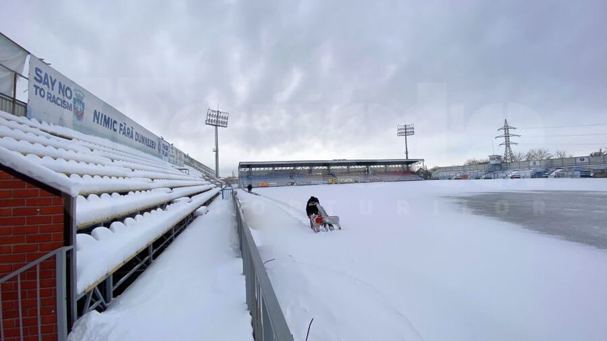 EXCLUSIV VIDEO + FOTO UPDATE Se lucrează din greu la stadionul din Voluntari » Gazonul e gata de meci