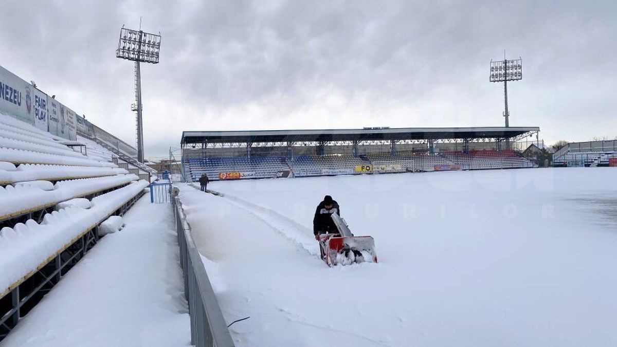 EXCLUSIV VIDEO + FOTO UPDATE Se lucrează din greu la stadionul din Voluntari » Gazonul e gata de meci