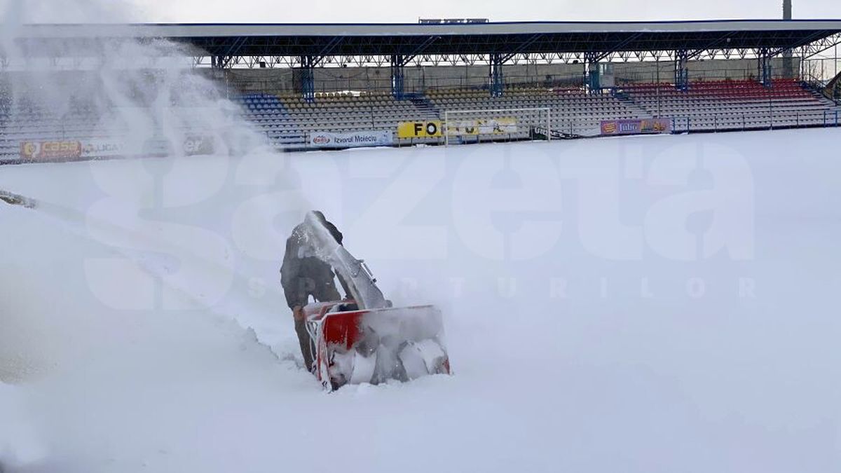 EXCLUSIV VIDEO + FOTO UPDATE Se lucrează din greu la stadionul din Voluntari » Gazonul e gata de meci