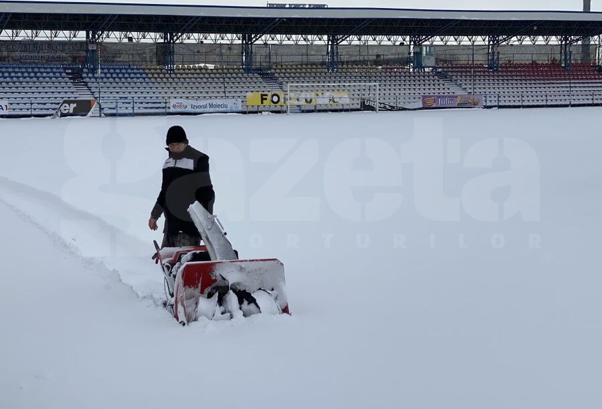 EXCLUSIV VIDEO + FOTO UPDATE Se lucrează din greu la stadionul din Voluntari » Gazonul e gata de meci