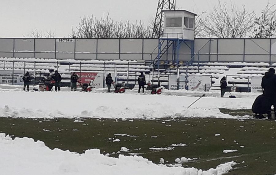 EXCLUSIV VIDEO + FOTO UPDATE Se lucrează din greu la stadionul din Voluntari » Gazonul e gata de meci