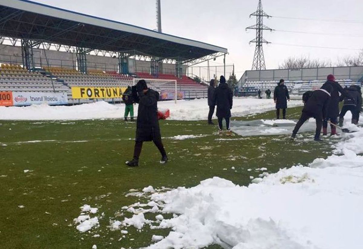 EXCLUSIV VIDEO + FOTO UPDATE Se lucrează din greu la stadionul din Voluntari » Gazonul e gata de meci