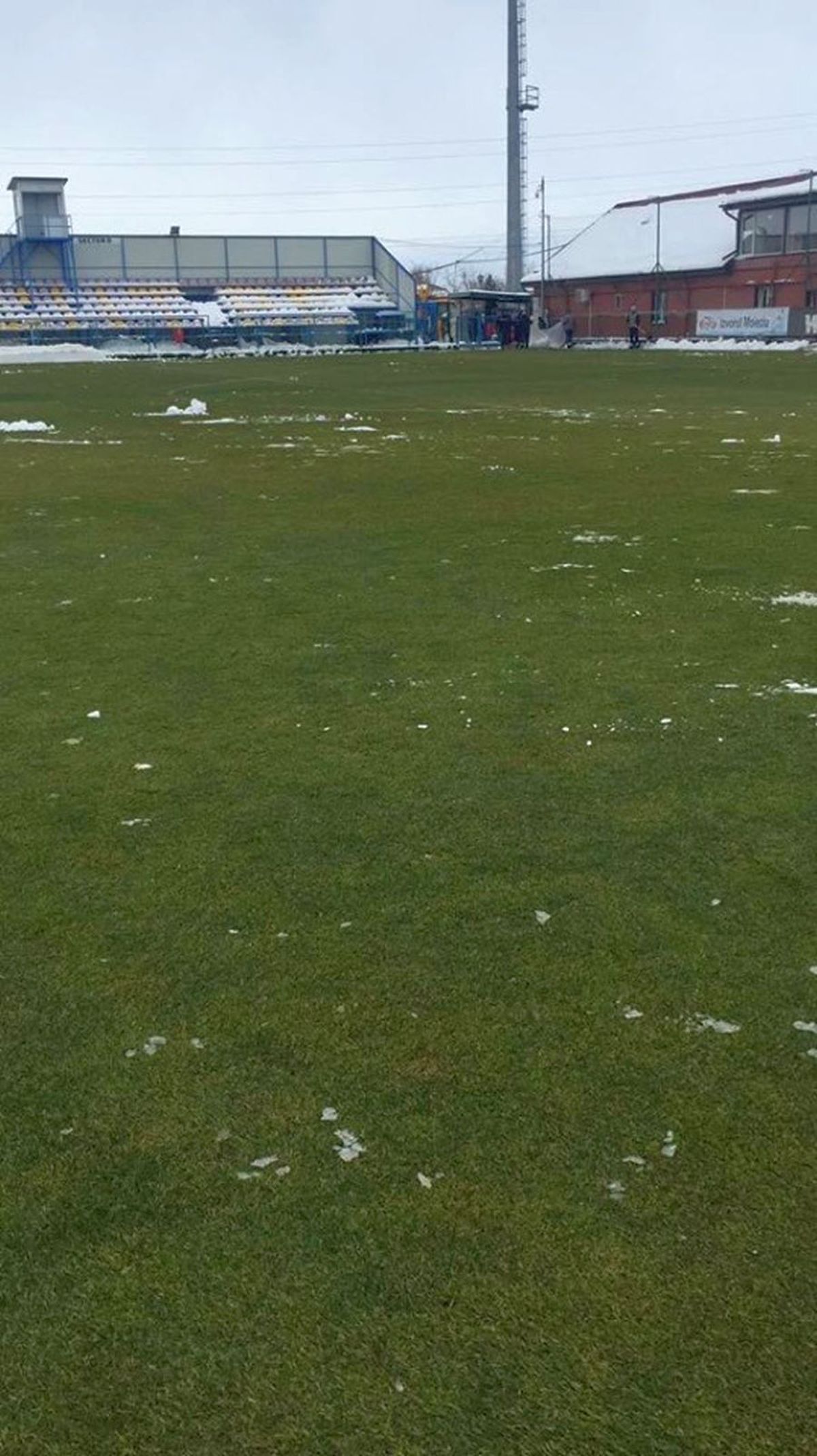 EXCLUSIV VIDEO + FOTO UPDATE Se lucrează din greu la stadionul din Voluntari » Gazonul e gata de meci