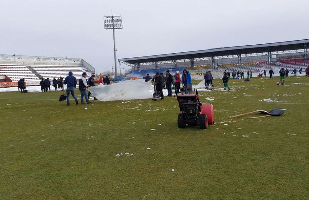 EXCLUSIV VIDEO + FOTO UPDATE Se lucrează din greu la stadionul din Voluntari » Gazonul e gata de meci