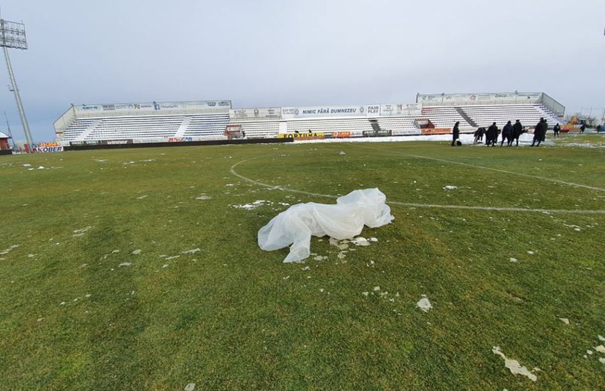 EXCLUSIV VIDEO + FOTO UPDATE Se lucrează din greu la stadionul din Voluntari » Gazonul e gata de meci