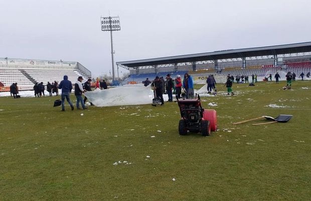 EXCLUSIV VIDEO + FOTO UPDATE Se lucrează din greu la stadionul din Voluntari » Gazonul e gata de meci