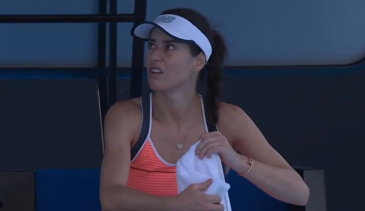 VIDEO Sorana Cîrstea, momente șocante pe teren! Criză de nervi la adresa antrenorului: „Taci din gură!” » I-a cerut arbitrei să-l avertizeze