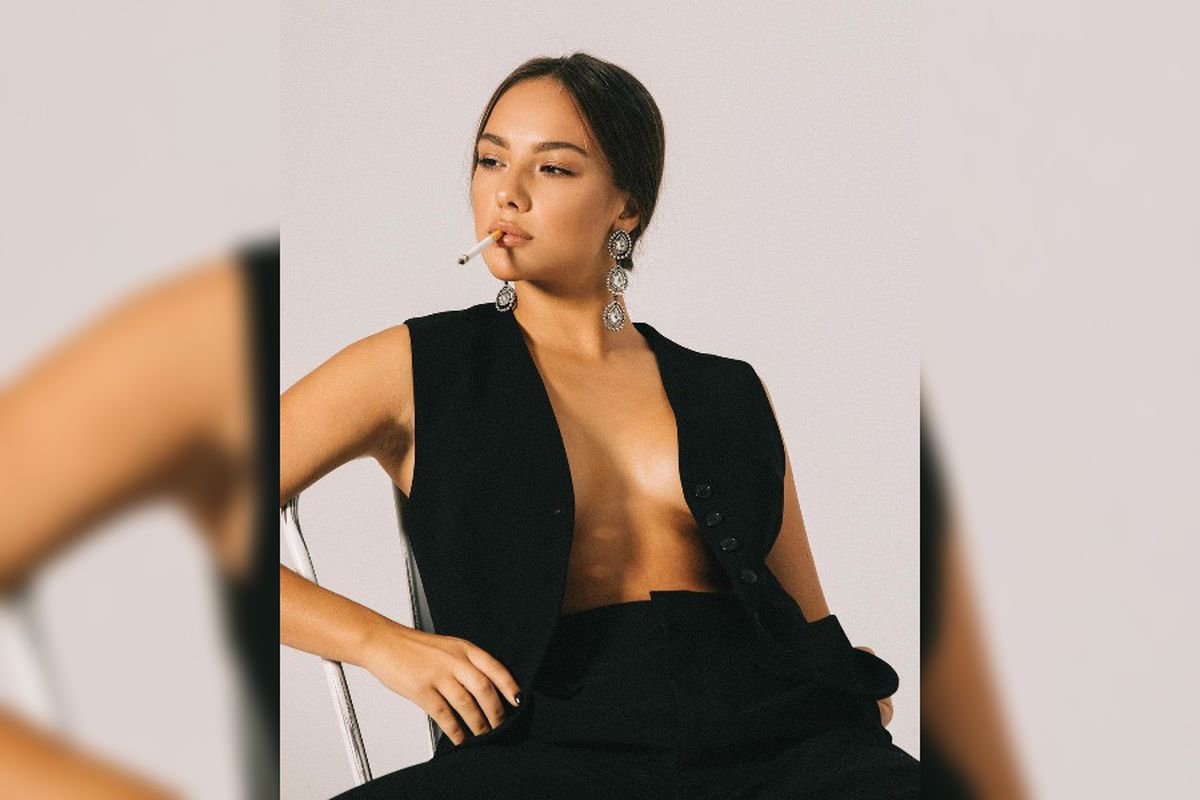 Fosta iubită a lui Neymar, surprinsă topless la TV! Imaginile care au stârnit controverse