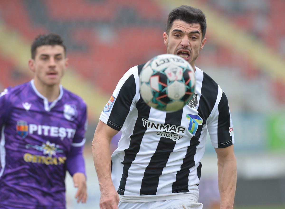 Greșeală uriașă de arbitraj în Liga 1! Antrenorul a izbucnit la final: „I-a spart fața! E bătaie de joc!”